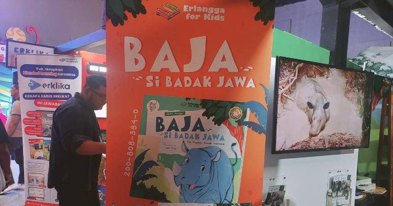 Booth Buku Harian: BAJA si Badak Jawa di MGP Space, SCBD pada Minggu (5/5/2024). - Popmama.com/abigailjunuslie